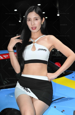 25918-20-57√二郎腿包臀裙车模 10P