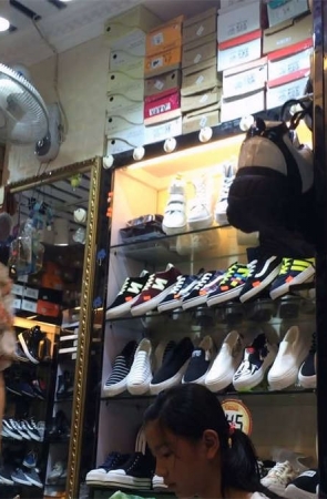 少女的臀部就是圆润紧致