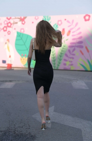 F3黑色短裙气质妹妹