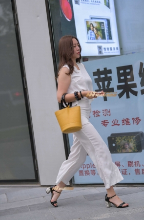 傍晚偶遇气质白裤美女-难以忘怀