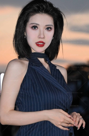 【摄神作品】2561-29=101√大眼睛，大白腿 11P