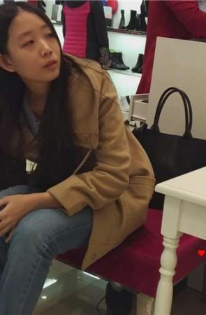 鞋店内拍摄各种美足美眉试鞋