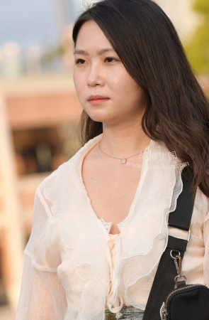 22925+69爱穿丝袜的上海妹～【套图➕视频】 15P