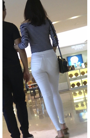 长腿白色紧身裤小姐姐