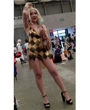 4K – 这妹子打扮可谓相当狂野啊 [568 MB/mp4]