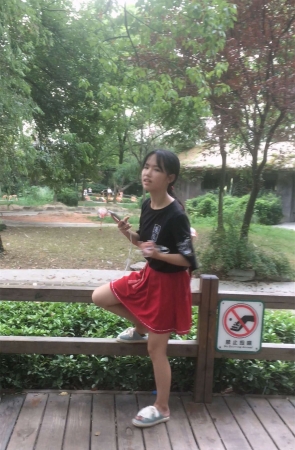 景区红裙小妹