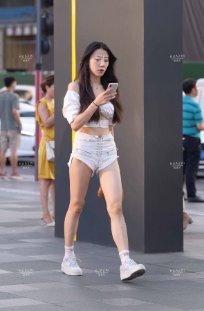 2083-9+112/到底穿了没？~热裤春光外 5P