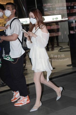 23525-18=72爱穿丝袜的荏萋～ 15P