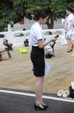偶遇面试空乘的制服小姐姐肉丝高跟换鞋