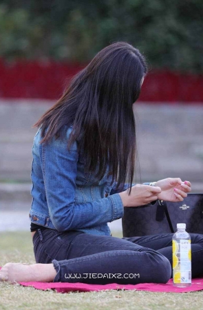 牛仔外套街拍船袜妹子约会中