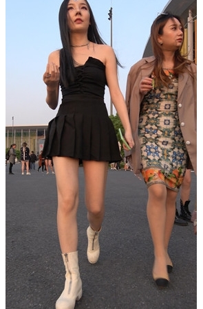 漂亮的黑色短裙小美女[1.76G/MP4]