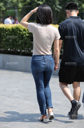 第1381篇牛仔裤美女