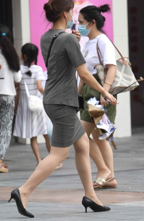 诱惑肉丝高跟街拍OL