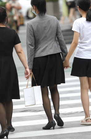 黑丝街拍高跟OL