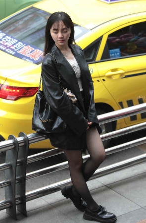 街拍黑丝妹子