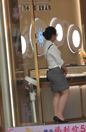 街拍肉丝高跟OL