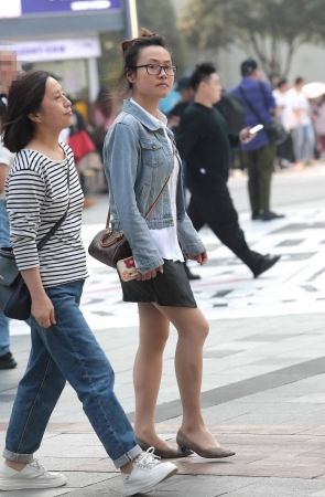 肉丝街拍少妇-16P