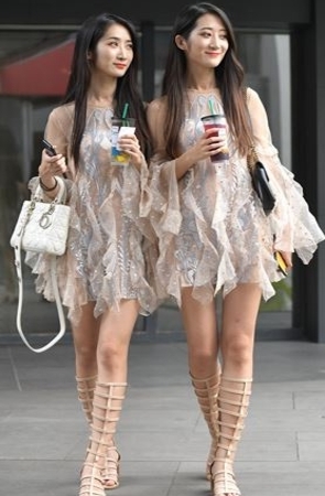 两个双胞胎小姐姐(627P)