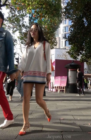 4K – 街拍美腿小姐姐 [1.67 GB/MP4]