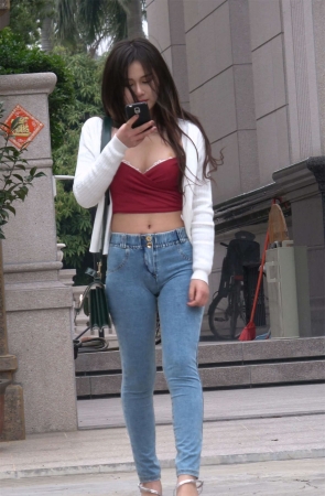 超紧牛仔裤美女外拍