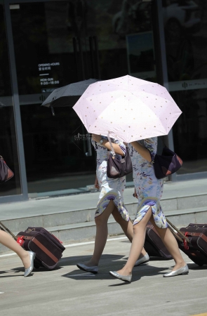 【街拍心灵】HU航经典旗袍灰丝街拍美腿空姐