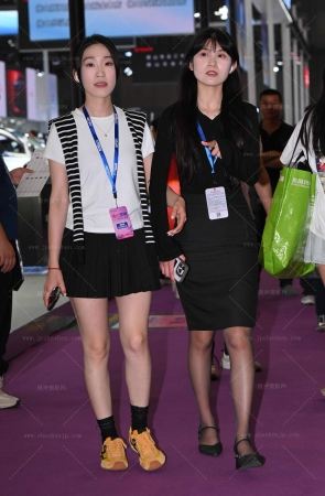 2551-12=62√佛山车展-爱穿黑丝的闺蜜 10P