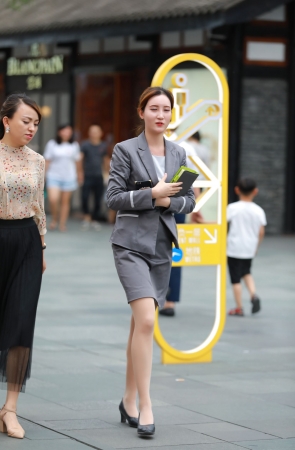 美腿，肉丝， 职工美女销售员