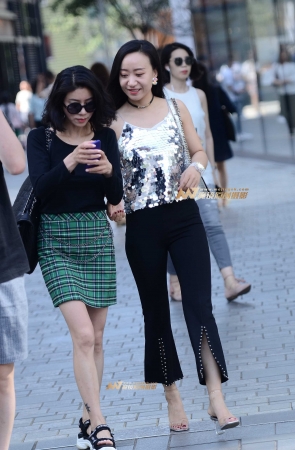 闪片吊带衫，开叉九分裤