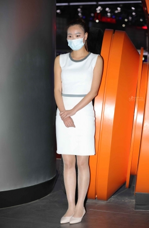 【街拍心灵】车展礼仪肉丝美腿街拍高跟哇塞