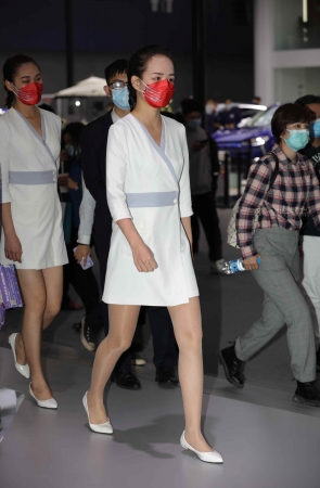 【街拍心灵】肉丝美腿街拍高跟小姐姐