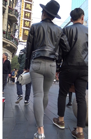 黑色牛仔紧身裤美女