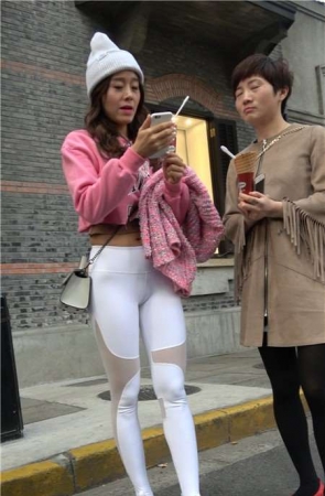 4k-超性感粉衣运动弹力裤街拍美臀美女 [1.64 GB]