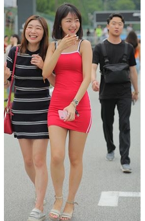 爱笑的女孩【套图+视频】