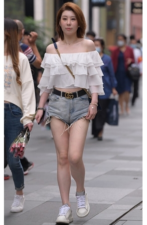 牛仔热裤妹子(49P)[1.03G/JPG]