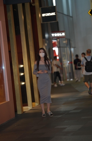 漂亮的长裙美女