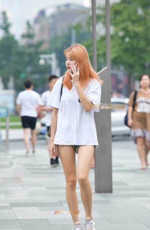 戴上墨镜还真酷