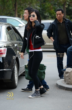 黑裤妹子—-（14P）