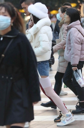 少见的白色丝 袜