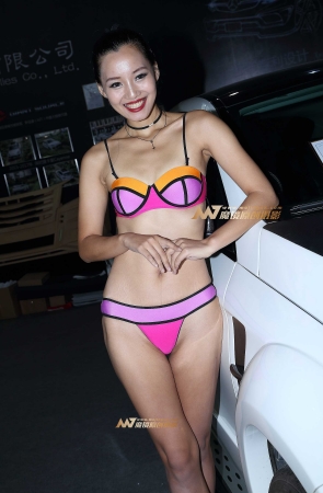 超性感的高叉比基尼模特