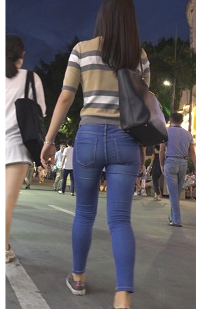 蓝色牛仔紧身裤小姐姐[288M/MP4]