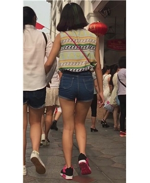 街拍牛仔热裤美腿运动鞋学生妹 [1.19 GB]