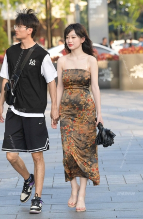 23729-3=73性感抹胸裙女友 12P