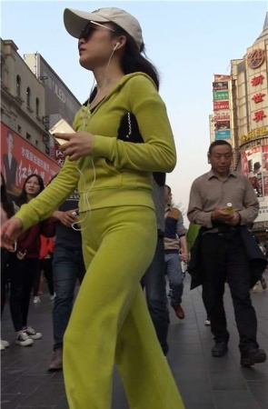 4k-鸭舌帽运动装街拍美女第一季 [878 MB]