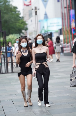 大胆前卫的打扮