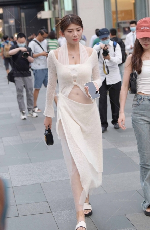 一副冷眼迷人的面孔 240316-26-99 15P