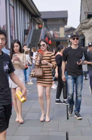 白皙美腿倆闺蜜