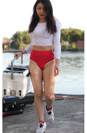 模拍漂亮的红色短裤美女【套图+视频】