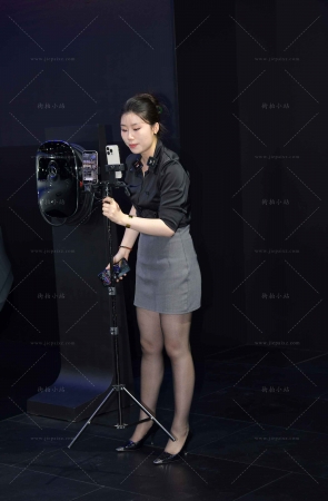 卖大奔的气质黑色丝美女主播