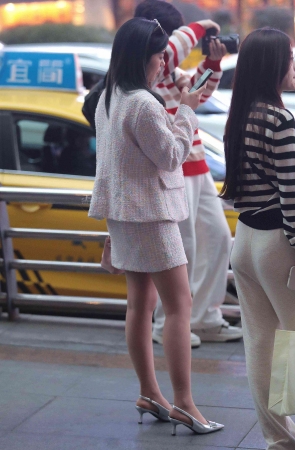 诱惑肉丝街拍高跟少妇-15P