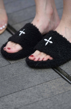 街拍紧牛美女姐妹